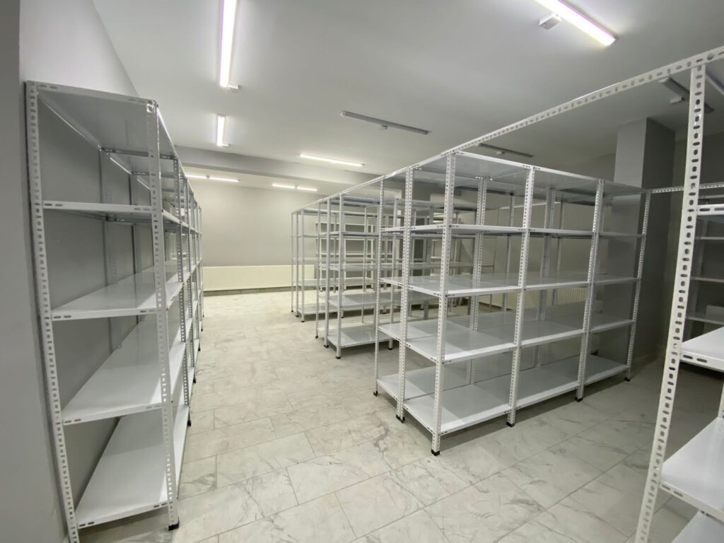 Beyaz çelik raf sistemleri, depo ve arşiv alanı – Entaş Raf